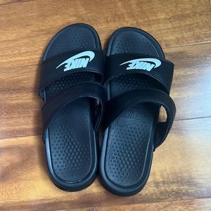 Nike sport slipper